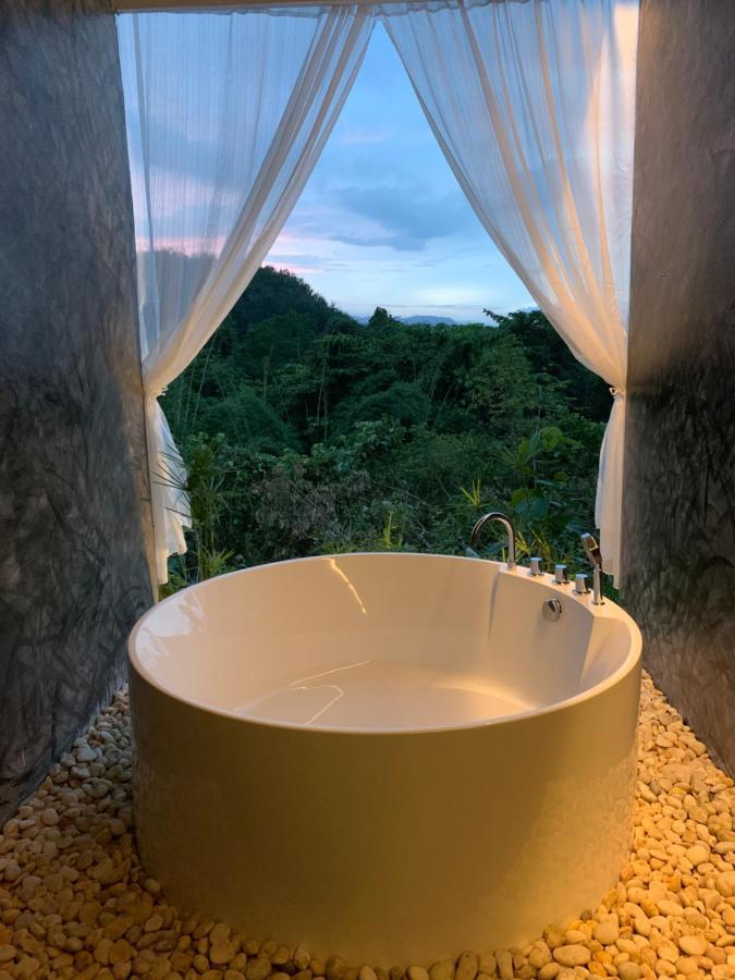 Hotel Tanoshi Glamping In Khao Sok à Khao Sok National Park Extérieur photo