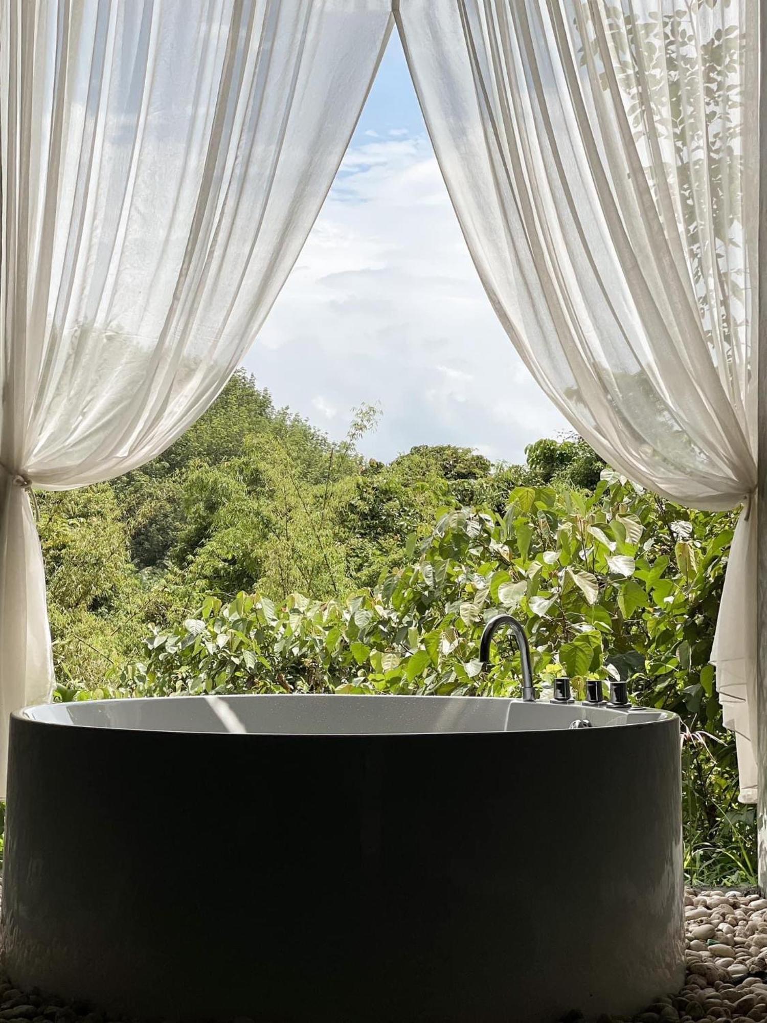 Hotel Tanoshi Glamping In Khao Sok à Khao Sok National Park Extérieur photo